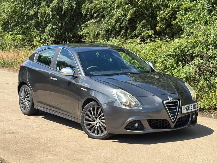 Alfa Romeo Giulietta 1.6 JTDM-2 Sportiva Euro 5 (s/s) 5dr Alfa Romeo Giulietta 1.6 JTDM-2 Sportiva Euro 5 (s/s) 5dr