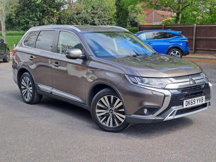 Mitsubishi Outlander 2.0 MIVEC Exceed CVT 4WD Euro 6 (s/s) 5dr Mitsubishi Outlander 2.0 MIVEC Exceed CVT 4WD Euro 6 (s/s) 5dr