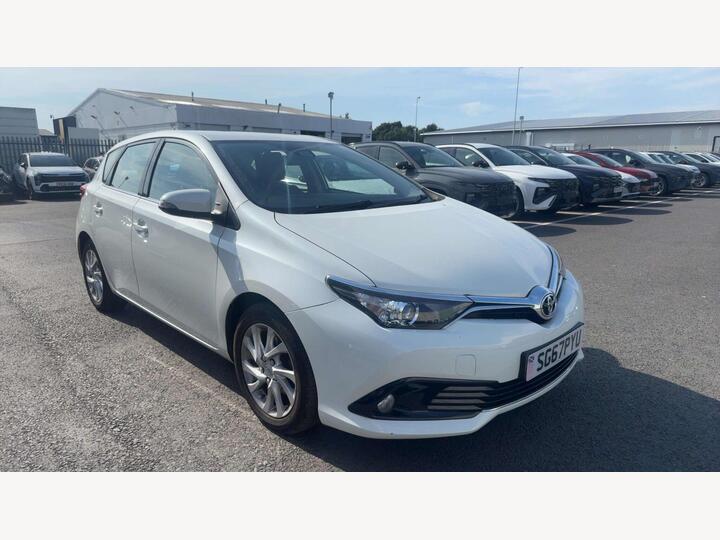 Toyota Auris 1.2 VVT-i Business Edition Euro 6 (s/s) 5dr (Safety Sense)