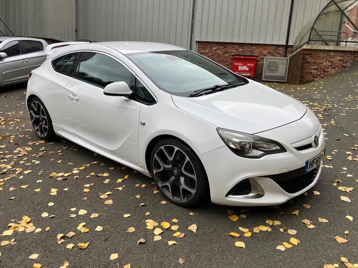 Vauxhall Astra GTC 2.0T VXR Euro 5 (s/s) 3dr Vauxhall Astra GTC 2.0T VXR Euro 5 (s/s) 3dr