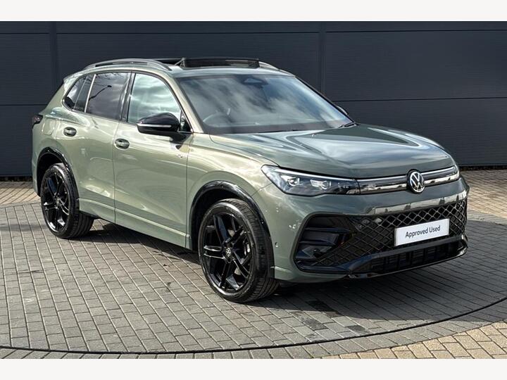 Volkswagen Tiguan 2.0 TDI R-Line DSG Euro 6 (s/s) 5dr Volkswagen Tiguan 2.0 TDI R-Line DSG Euro 6 (s/s) 5dr