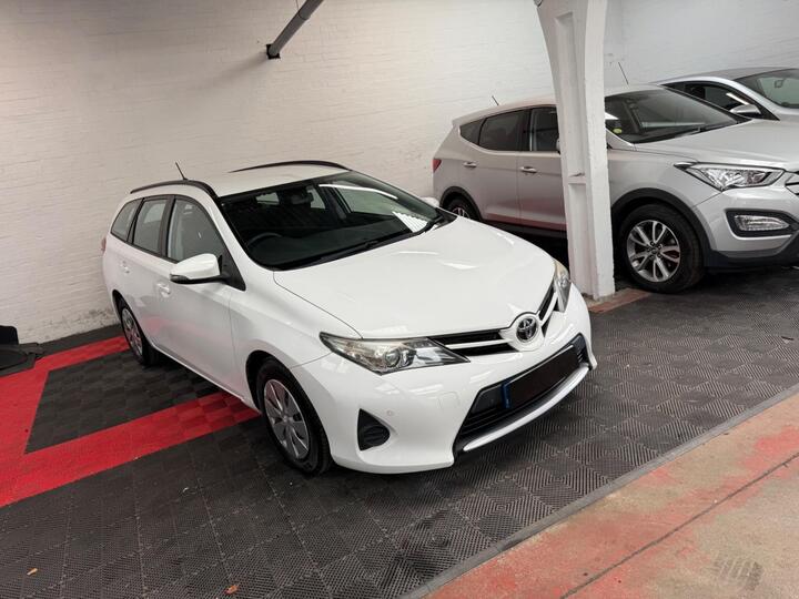 Toyota Auris 1.4 D-4D Active Touring Sports Euro 5 (s/s) 5dr