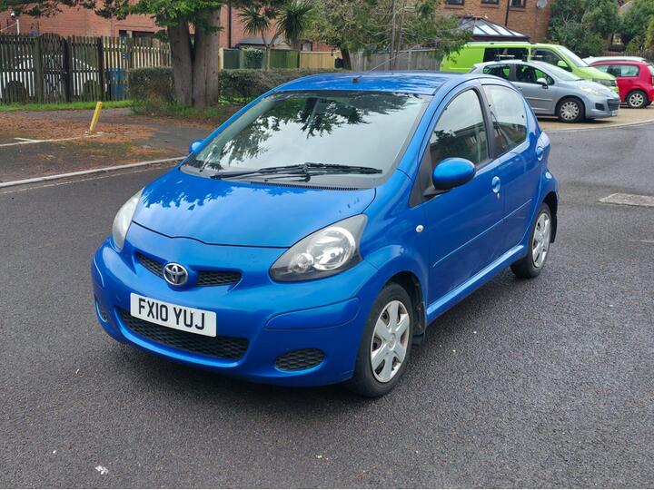 Toyota AYGO 1.0 VVT-i Blue Euro 4 5dr Toyota AYGO 1.0 VVT-i Blue Euro 4 5dr