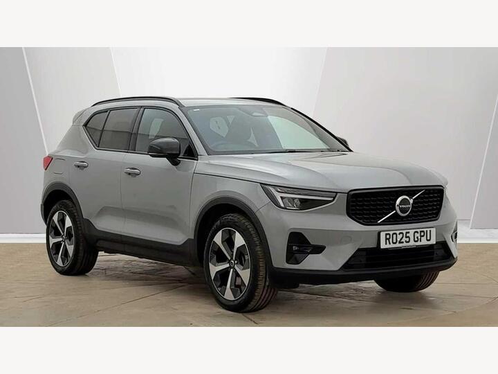 Volvo XC40 2.0 B3 MHEV Plus Dark DCT Auto Euro 6 (s/s) 5dr