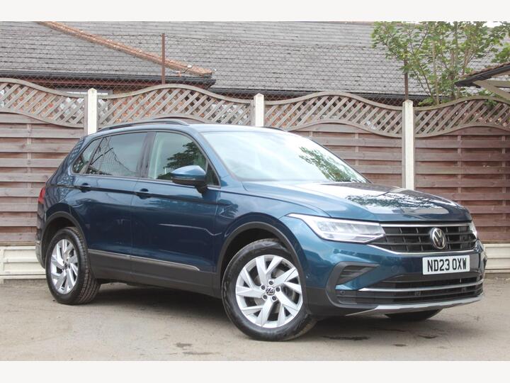 Volkswagen Tiguan 1.5 TSI Life DSG Euro 6 (s/s) 5dr Volkswagen Tiguan 1.5 TSI Life DSG Euro 6 (s/s) 5dr