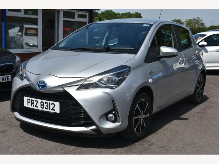 Toyota YARIS 1.5 VVT-h Icon Tech E-CVT Euro 6 (s/s) 5dr