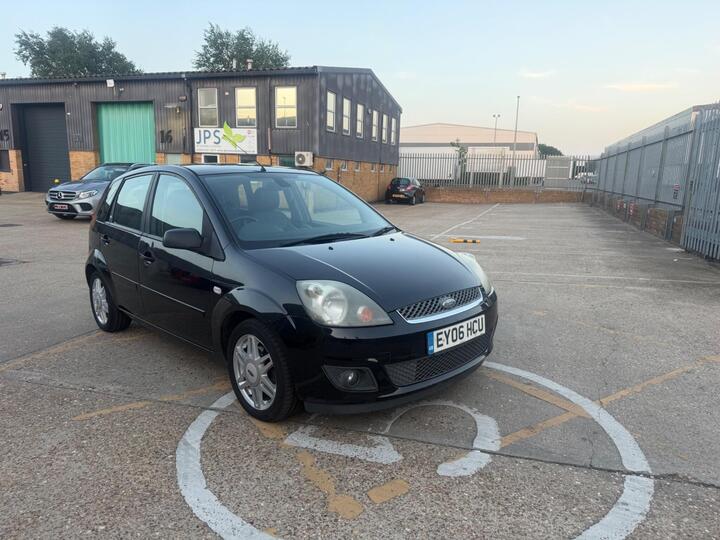 Ford Fiesta 1.6 Ghia 5dr