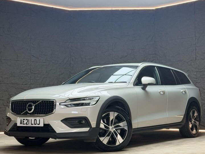 Volvo V60 CROSS COUNTRY 2.0 B4 MHEV Auto AWD Euro 6 (s/s) 5dr