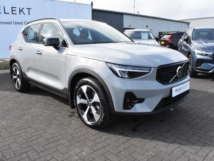 Volvo XC40 2.0 B3 MHEV Plus Dark DCT Auto Euro 6 (s/s) 5dr
