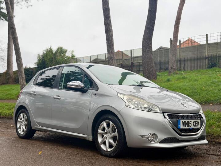 Peugeot 208 1.2 VTi PureTech Style Euro 6 5dr Peugeot 208 1.2 VTi PureTech Style Euro 6 5dr