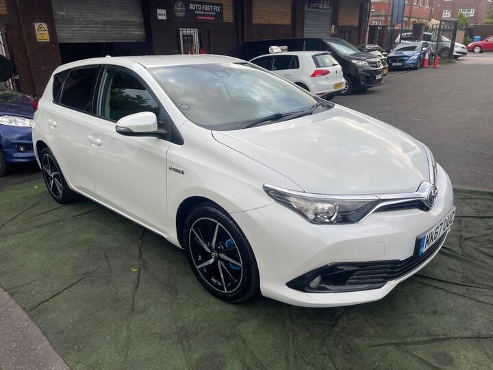 Toyota Auris 1.8 VVT-h Design CVT Euro 6 (s/s) 5dr (Safety Sense)