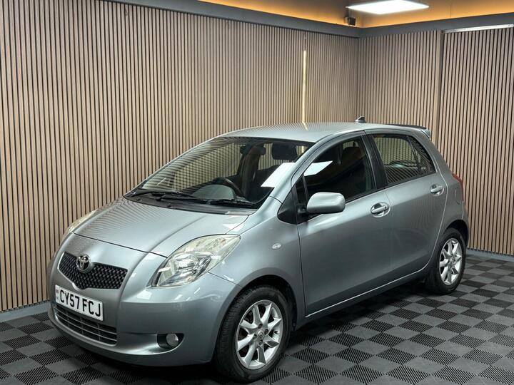 Toyota Yaris 1.3 VVT-i SR 5dr