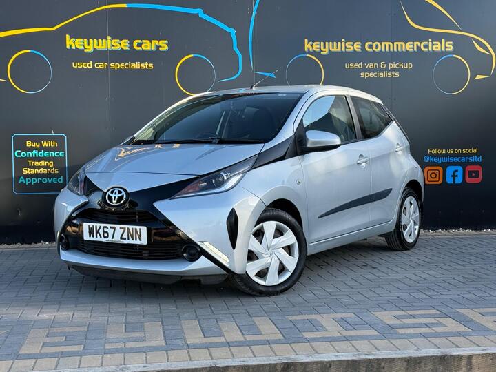 Toyota AYGO 1.0 VVT-i X-play X-shift Euro 6 5dr Toyota AYGO 1.0 VVT-i X-play X-shift Euro 6 5dr