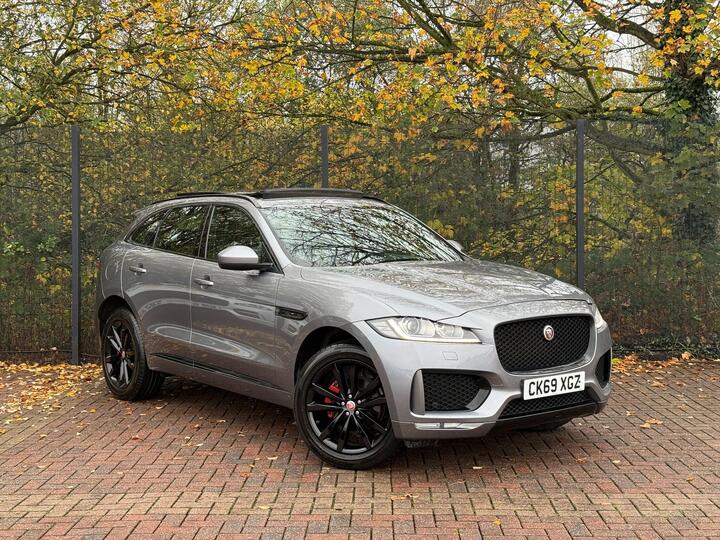 Jaguar F-PACE 2.0 D180 Chequered Flag Auto AWD Euro 6 (s/s) 5dr Jaguar F-PACE 2.0 D180 Chequered Flag Auto AWD Euro 6 (s/s) 5dr