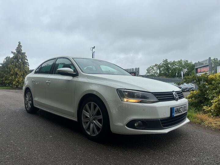 Volkswagen Jetta 2.0 TDI Sport DSG Euro 5 4dr Volkswagen Jetta 2.0 TDI Sport DSG Euro 5 4dr