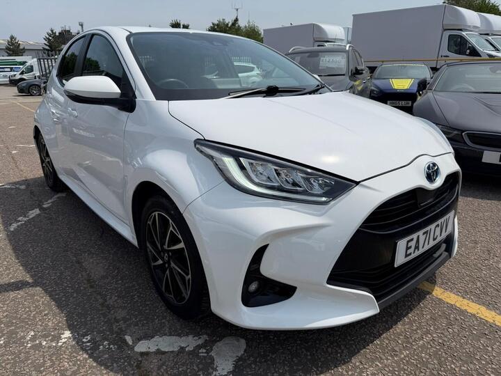 Toyota Yaris 1.5 VVT-h Design E-CVT Euro 6 (s/s) 5dr Toyota Yaris 1.5 VVT-h Design E-CVT Euro 6 (s/s) 5dr