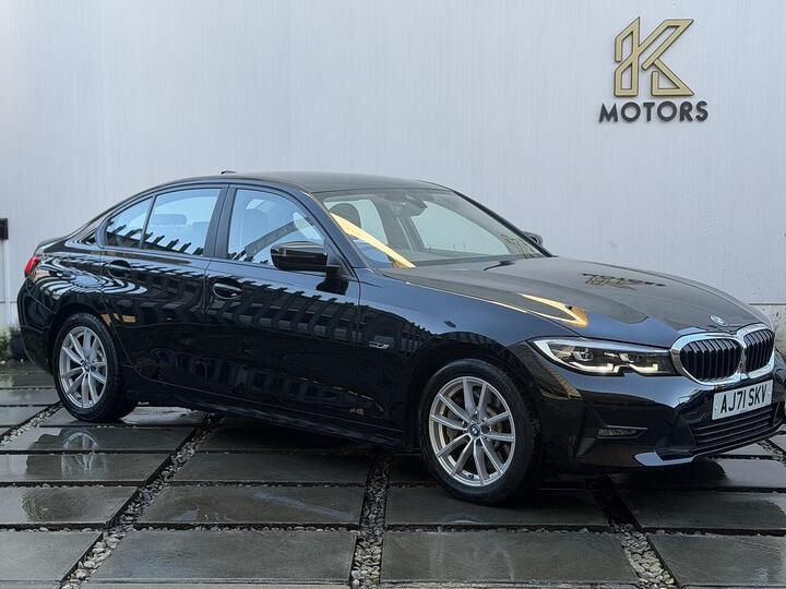 BMW 3 Series 2.0 330e 12kWh SE Pro Auto Euro 6 (s/s) 4dr BMW 3 Series 2.0 330e 12kWh SE Pro Auto Euro 6 (s/s) 4dr