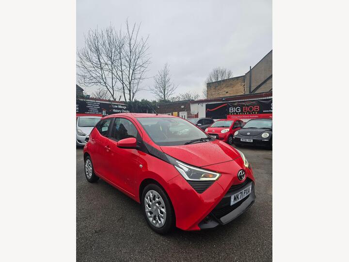 Toyota AYGO 1.0 VVT-i X-play Euro 6 (s/s) 5dr Toyota AYGO 1.0 VVT-i X-play Euro 6 (s/s) 5dr