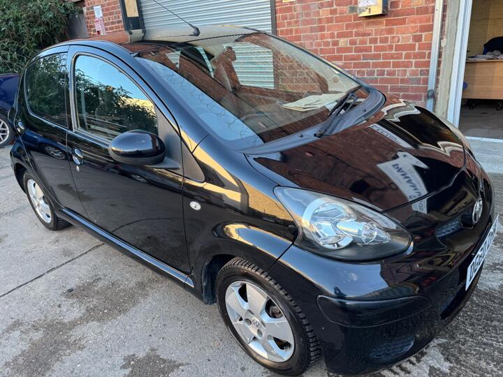 Toyota AYGO 1.0 VVT-i Black MultiMode Euro 4 5dr (AC) Toyota AYGO 1.0 VVT-i Black MultiMode Euro 4 5dr (AC)