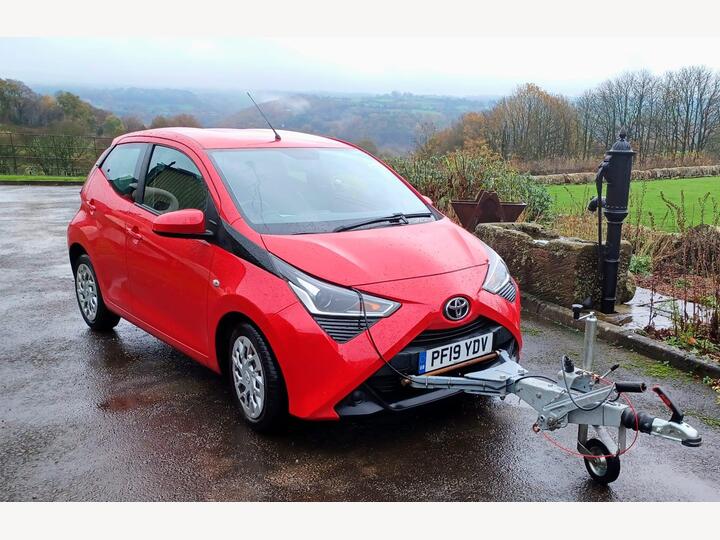 Toyota AYGO 1.0 VVT-i X-play Euro 6 5dr Toyota AYGO 1.0 VVT-i X-play Euro 6 5dr
