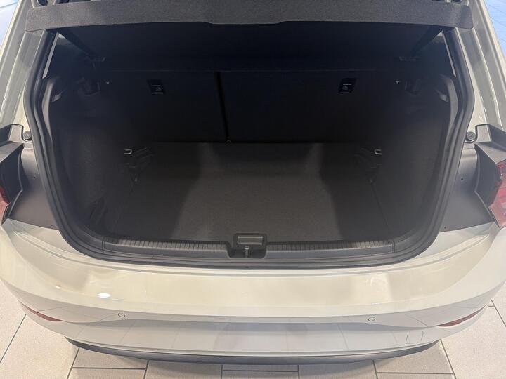 Volkswagen Polo VOLKSWAGEN Polo Match 1.0 TSI 95 PS 5-Speed Manual 5 Door