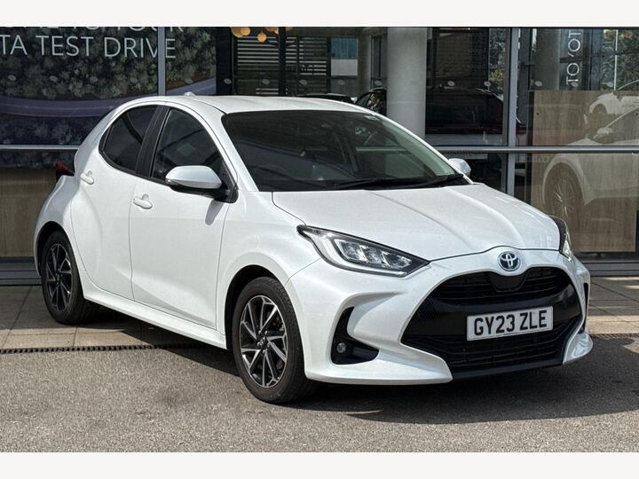 Toyota Yaris 1.5 VVT-h Design E-CVT Euro 6 (s/s) 5dr