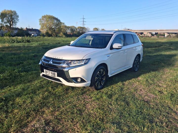 Mitsubishi Outlander 2.0h 12kWh 4h CVT 4WD Euro 6 (s/s) 5dr Mitsubishi Outlander 2.0h 12kWh 4h CVT 4WD Euro 6 (s/s) 5dr