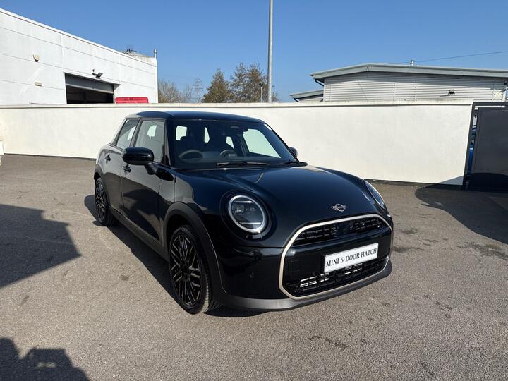 MINI Cooper 1.5C Exclusive Steptronic Euro 6 (s/s) 5dr
