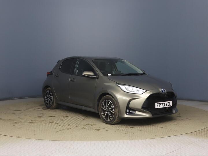 Toyota YARIS 1.5 VVT-h Design E-CVT Euro 6 (s/s) 5dr Toyota YARIS 1.5 VVT-h Design E-CVT Euro 6 (s/s) 5dr