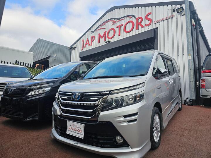 Toyota Voxy 1.8 HYBRID 7 SEATER