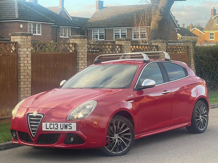 Alfa Romeo Giulietta 2.0 JTDM-2 Sportiva Euro 5 (s/s) 5dr Alfa Romeo Giulietta 2.0 JTDM-2 Sportiva Euro 5 (s/s) 5dr