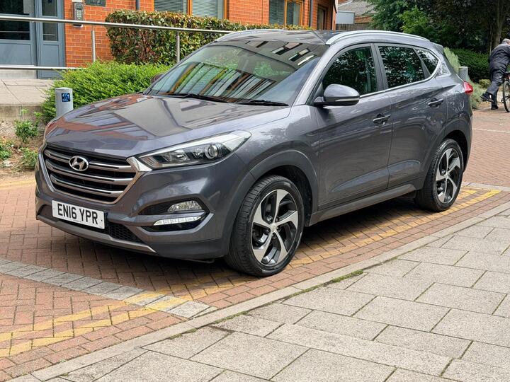 Hyundai TUCSON 2.0 CRDi Premium Auto 4WD Euro 6 5dr Hyundai TUCSON 2.0 CRDi Premium Auto 4WD Euro 6 5dr