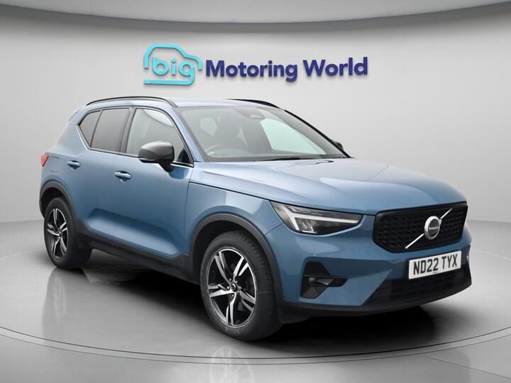Volvo XC40 2.0 B3 MHEV Plus Dark DCT Auto Euro 6 (s/s) 5dr
