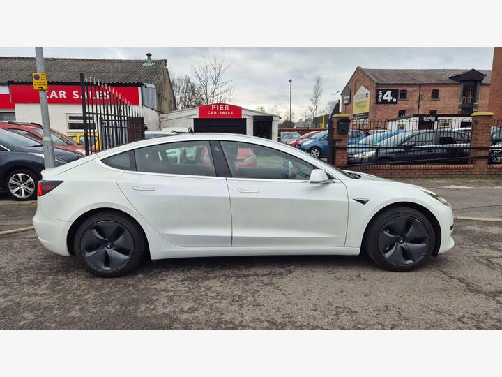 Tesla Model 3 Standard Range Plus Auto RWD 4dr