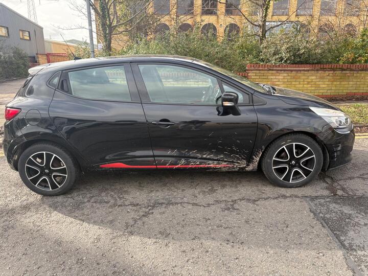 Renault Clio 1.5 DCi Dynamique MediaNav Euro 5 (s/s) 5dr Renault Clio 1.5 DCi Dynamique MediaNav Euro 5 (s/s) 5dr