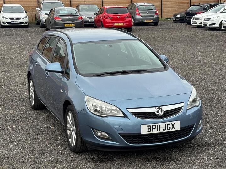 Vauxhall Astra 1.7 CDTi EcoFLEX Exclusiv Sports Tourer Euro 5 5dr Vauxhall Astra 1.7 CDTi EcoFLEX Exclusiv Sports Tourer Euro 5 5dr