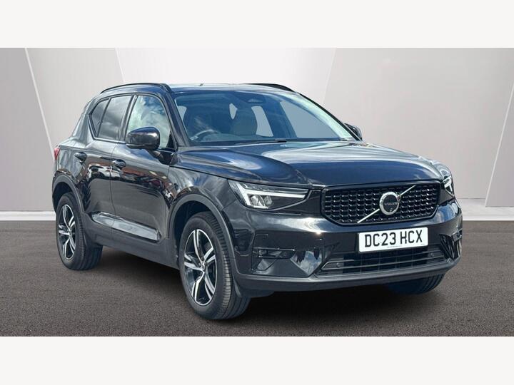 Volvo XC40 2.0 B4 MHEV Plus Dark DCT Auto Euro 6 (s/s) 5dr