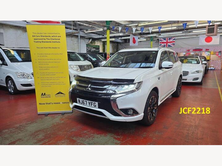 Mitsubishi Outlander 2.0h 12kWh 4hs CVT 4WD Euro 6 (s/s) 5dr Mitsubishi Outlander 2.0h 12kWh 4hs CVT 4WD Euro 6 (s/s) 5dr