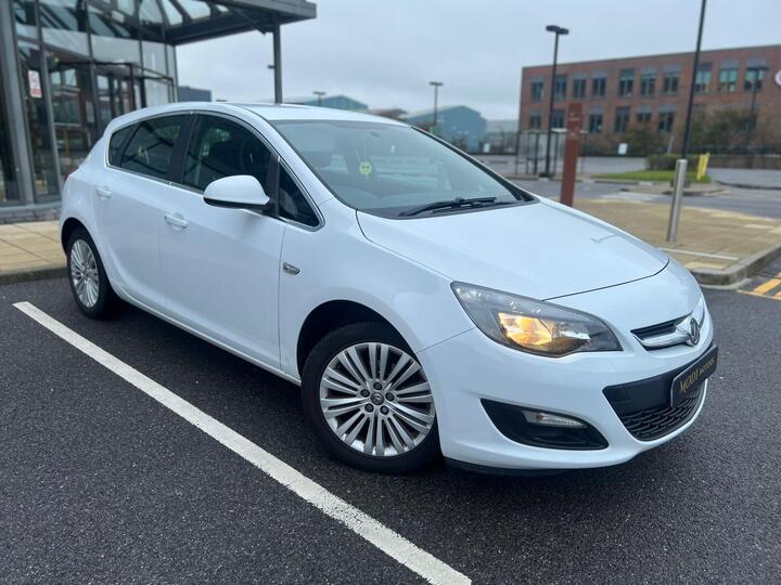 Vauxhall Astra 1.4i Excite Euro 6 5dr Vauxhall Astra 1.4i Excite Euro 6 5dr