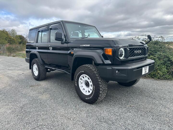 Toyota Land Cruiser 76 Series 2.8 Station Wagon