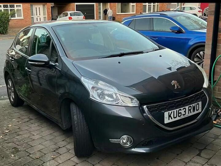 Peugeot 208 1.0 VTi Active Euro 5 5dr Peugeot 208 1.0 VTi Active Euro 5 5dr