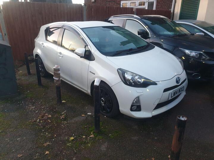 Toyota Aqua 1.5 Hybrid Automatic LED Version