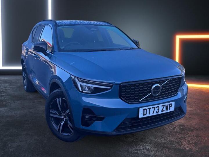 Volvo XC40 2.0 B4 MHEV Plus Dark DCT Auto Euro 6 (s/s) 5dr