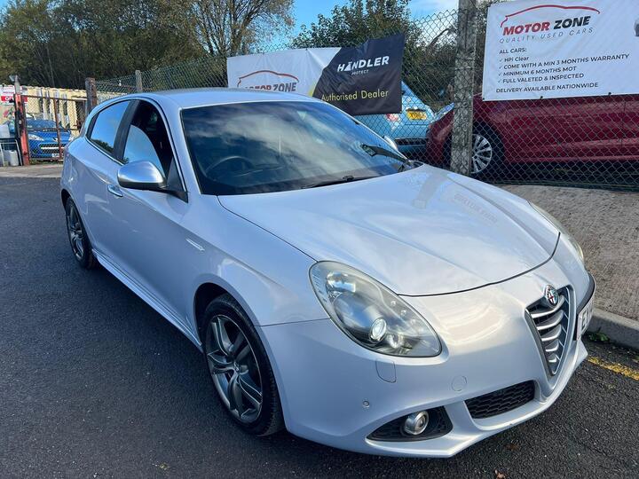 Alfa Romeo Giulietta 2.0 JTDM-2 Exclusive Euro 5 (s/s) 5dr Alfa Romeo Giulietta 2.0 JTDM-2 Exclusive Euro 5 (s/s) 5dr