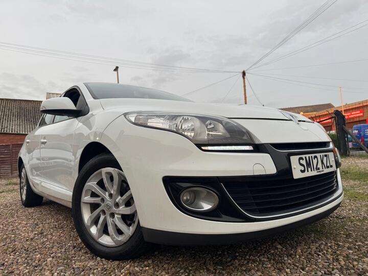 Renault Megane 1.5 DCi Dynamique TomTom EDC Euro 5 5dr Renault Megane 1.5 DCi Dynamique TomTom EDC Euro 5 5dr