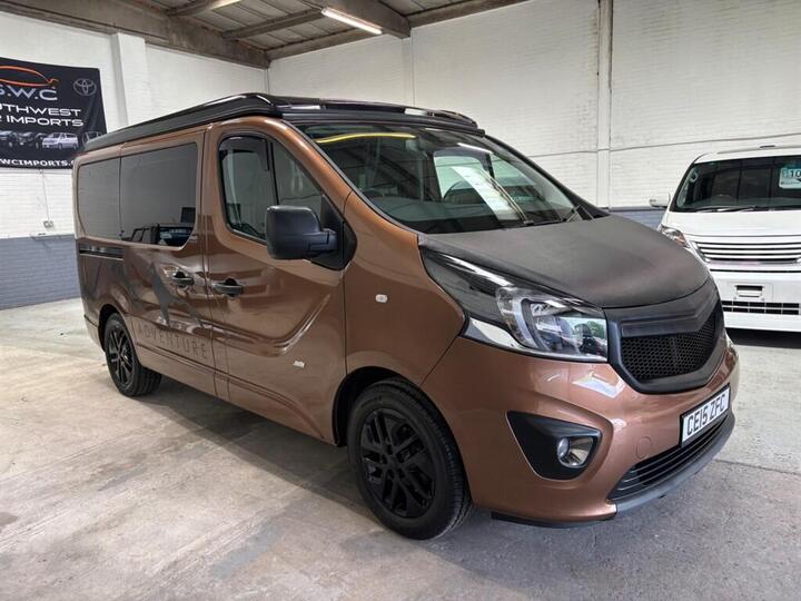 Vauxhall Vivaro 1.6 CDTi 2900 BiTurbo EcoFLEX Crew Van L1 H1 Euro 5 (s/s) 5dr (6 Seat) Vauxhall Vivaro 1.6 CDTi 2900 BiTurbo EcoFLEX Crew Van L1 H1 Euro 5 (s/s) 5dr (6 Seat)