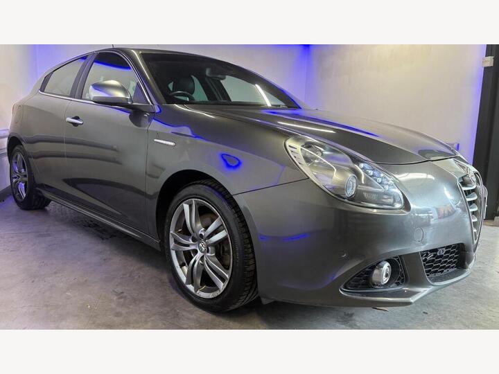 Alfa Romeo GIULIETTA 2.0 JTDM-2 Exclusive Euro 5 (s/s) 5dr Alfa Romeo GIULIETTA 2.0 JTDM-2 Exclusive Euro 5 (s/s) 5dr