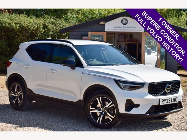 Volvo XC40 2.0 B3 MHEV Plus Dark DCT Auto Euro 6 (s/s) 5dr