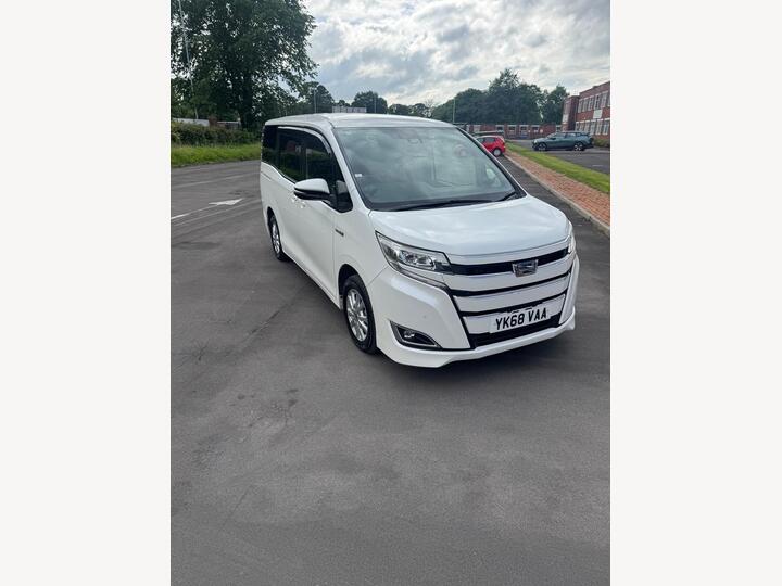 Toyota Voxy Toyota Voxy 1.8 Hybrid