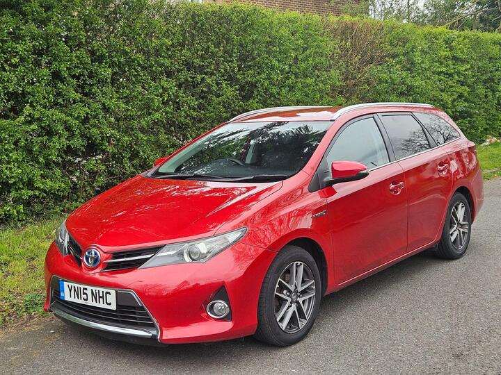 Toyota Auris 1.8 VVT-h Icon+ Touring Sports CVT Euro 5 (s/s) 5dr Toyota Auris 1.8 VVT-h Icon+ Touring Sports CVT Euro 5 (s/s) 5dr